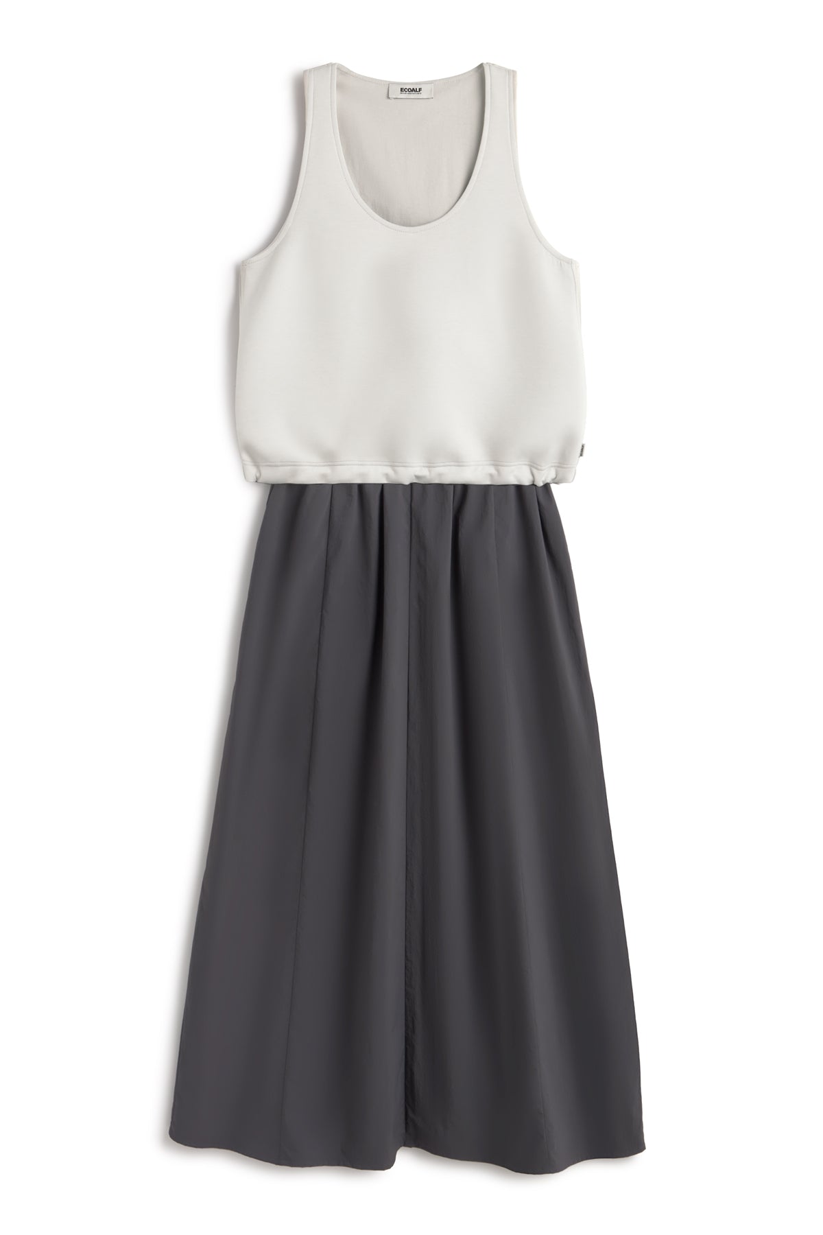 Un vestido de Ecoalf sin mangas sostenible que une un top blanco con una falda plisada gris.