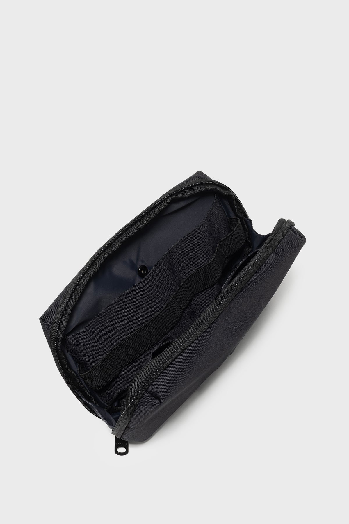 BLACK WAKAI TOILETRY BAG