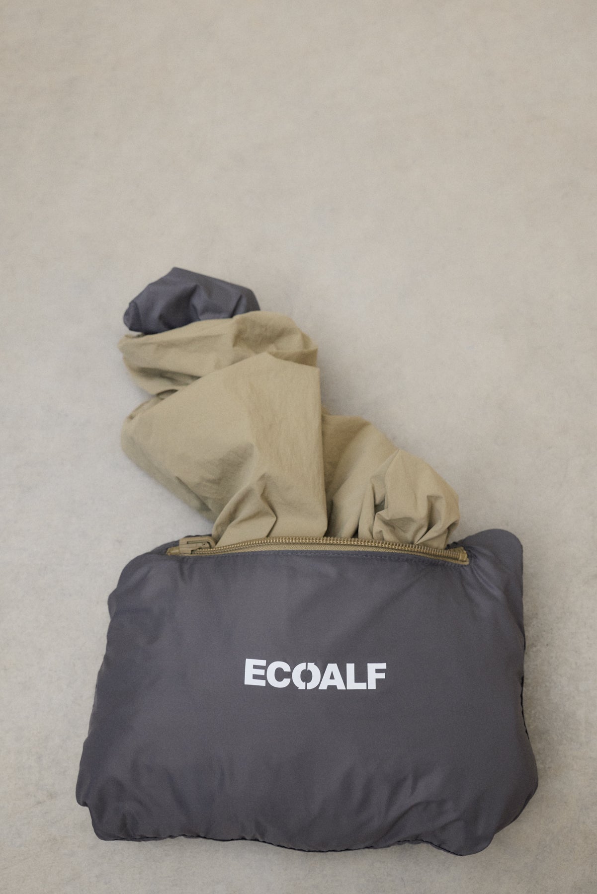 PACKABLE EOLI JACKET IN BEIGE