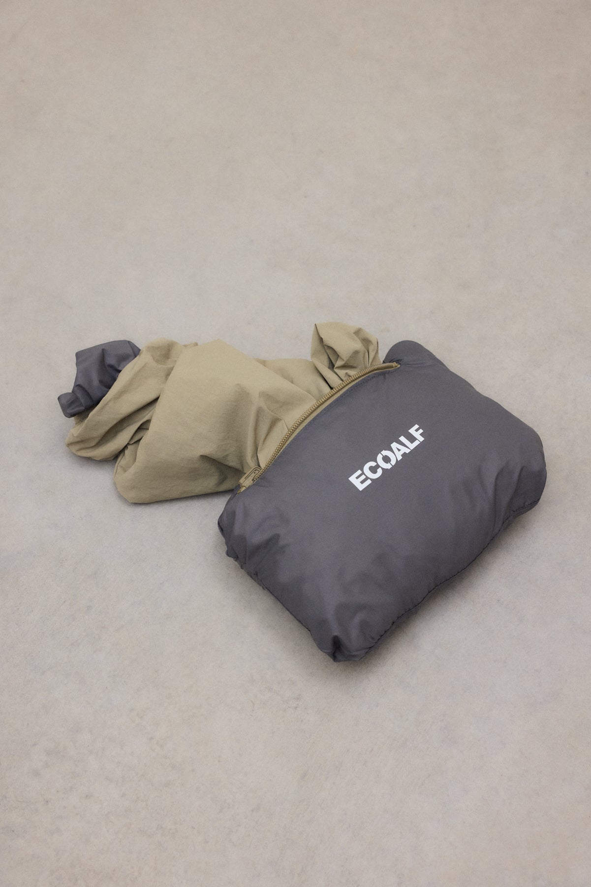 PACKABLE EOLI JACKET IN BEIGE