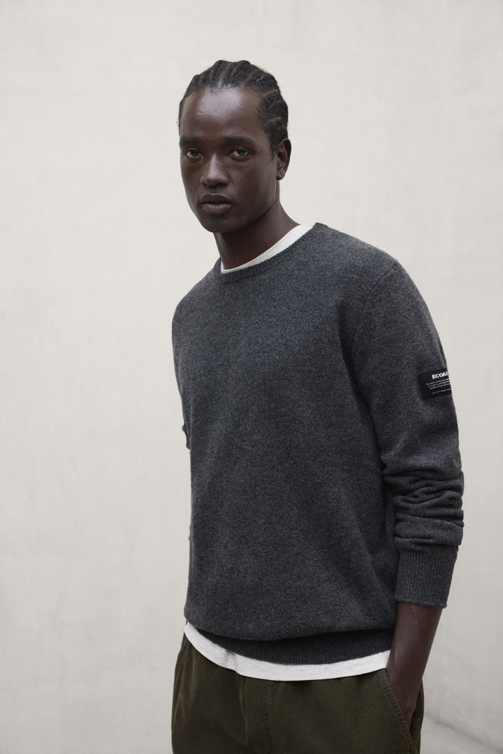PULL LAGUNA GRIS FONCÉ AVEC ÉTIQUETTE