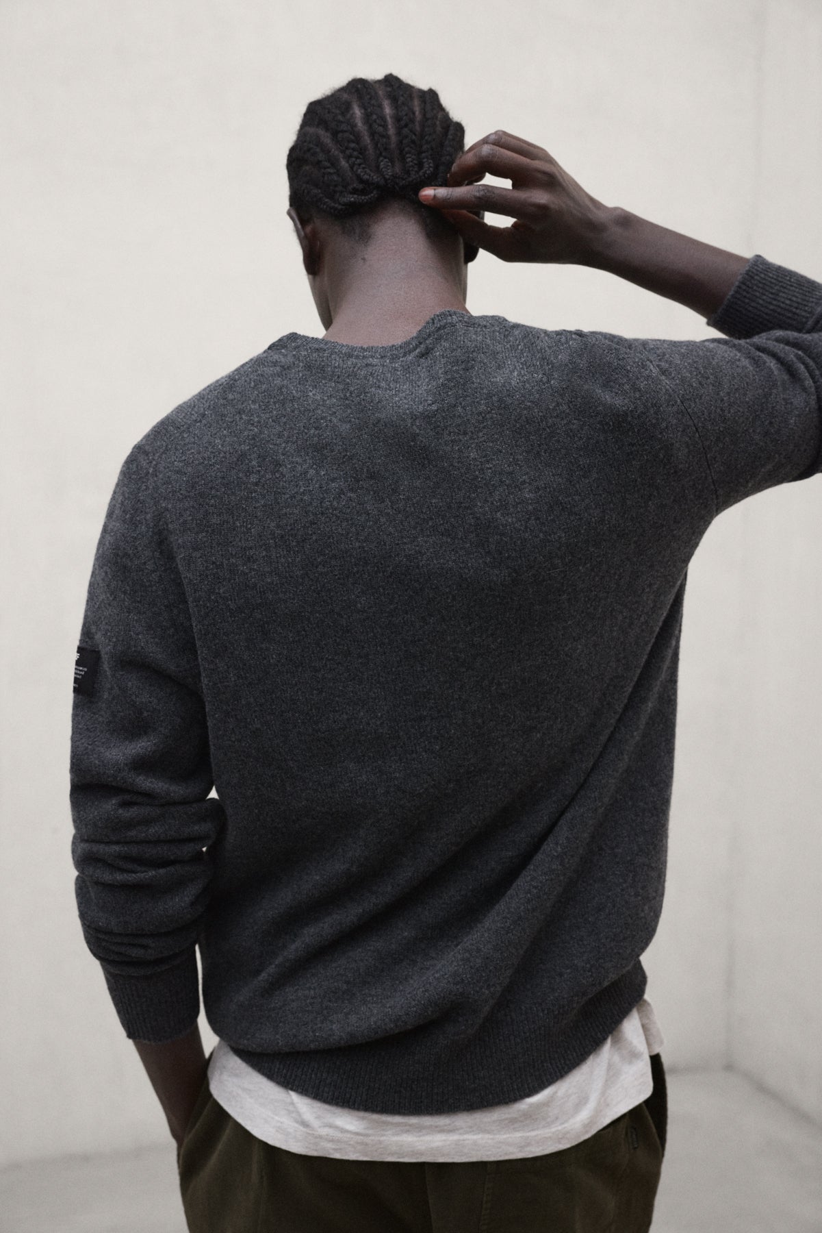 PULL LAGUNA GRIS FONCÉ AVEC ÉTIQUETTE