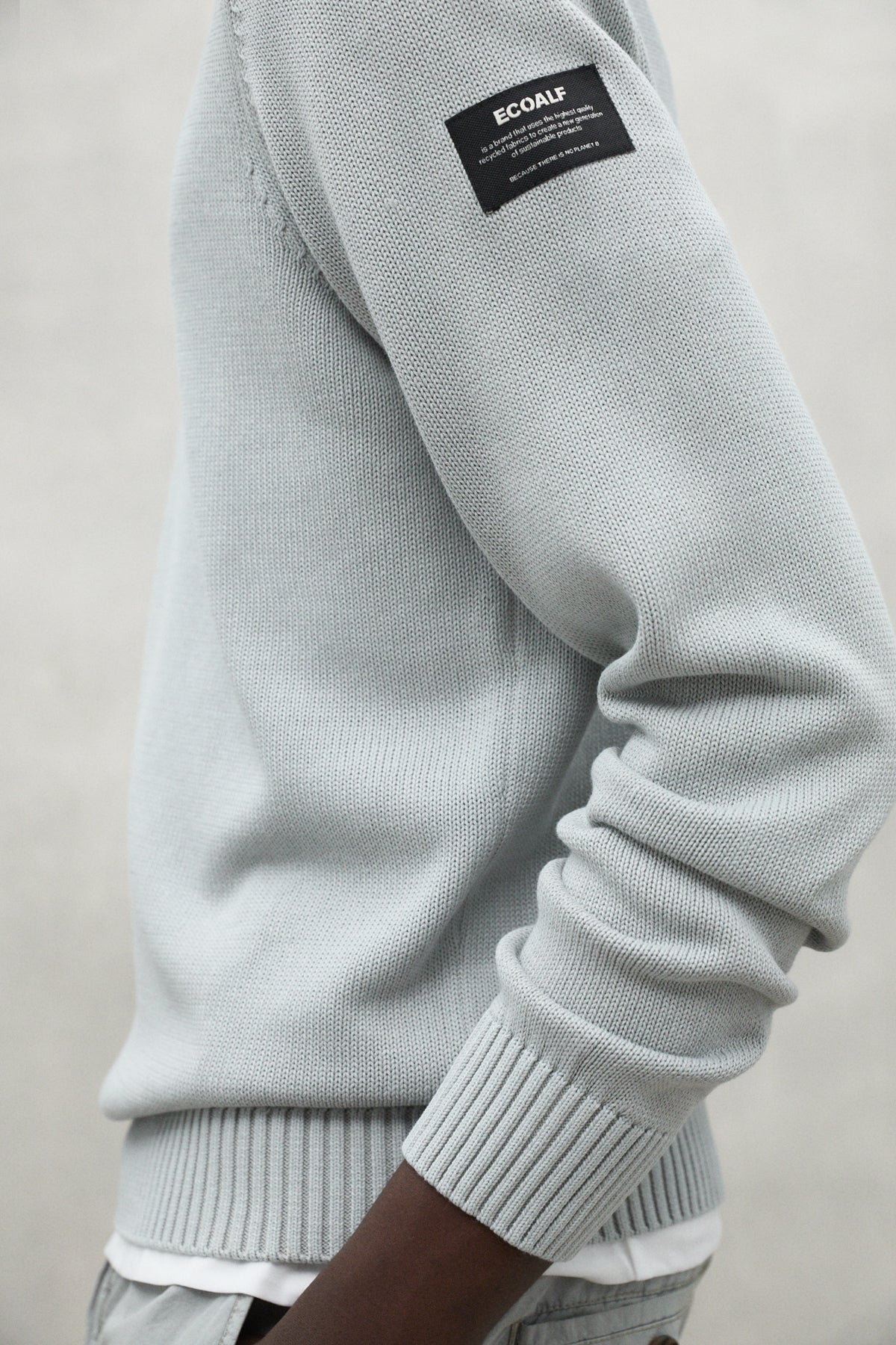 LIGHT GREY TAIL SWEATER