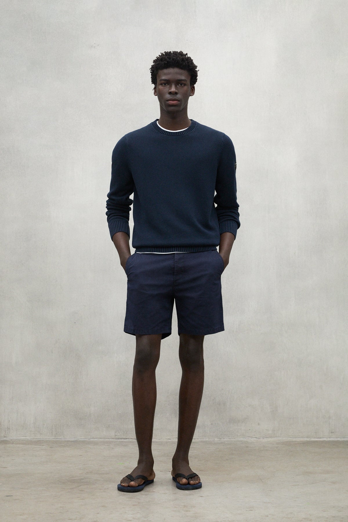 NAVY BLUE TAIL SWEATER