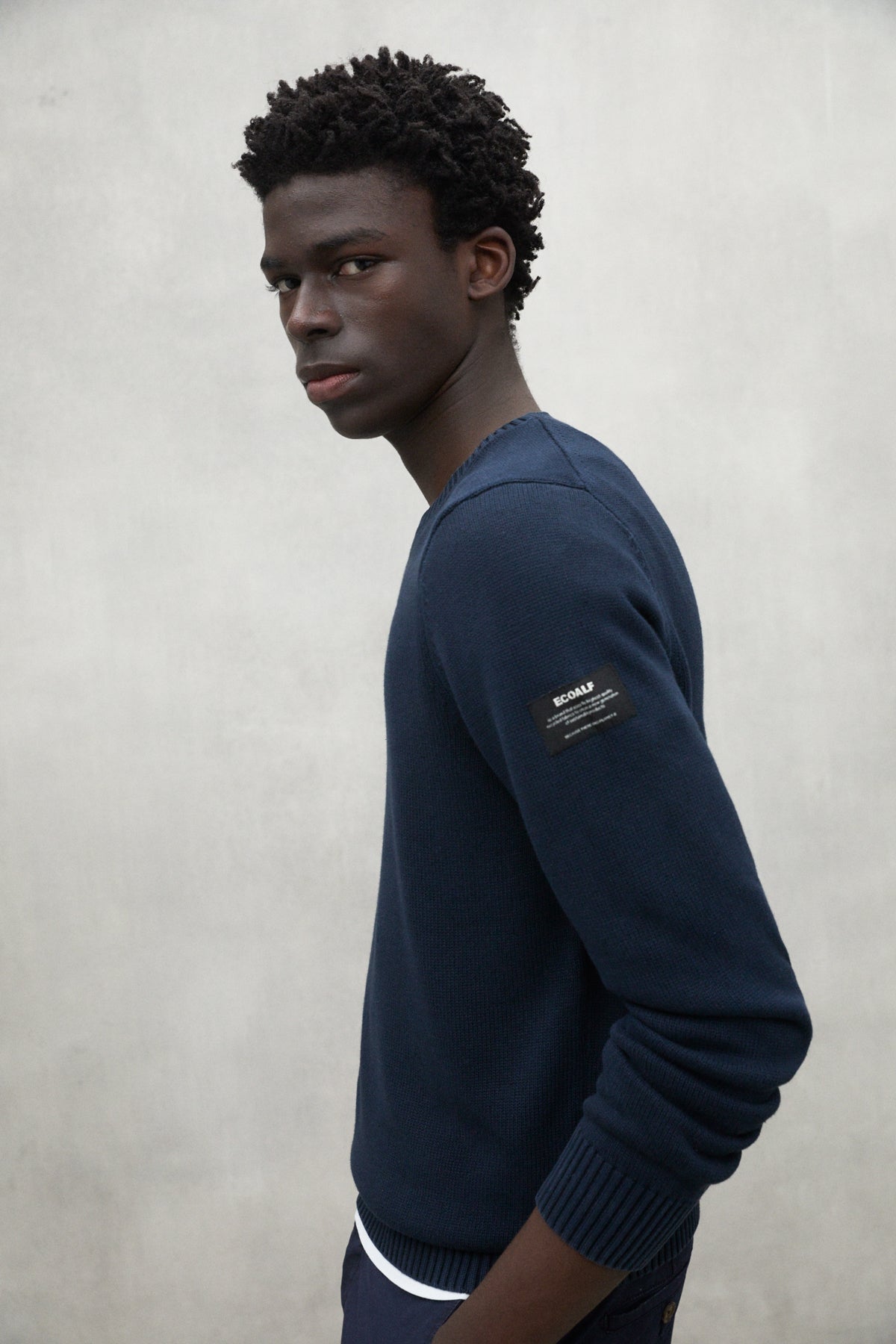 NAVY BLUE TAIL SWEATER