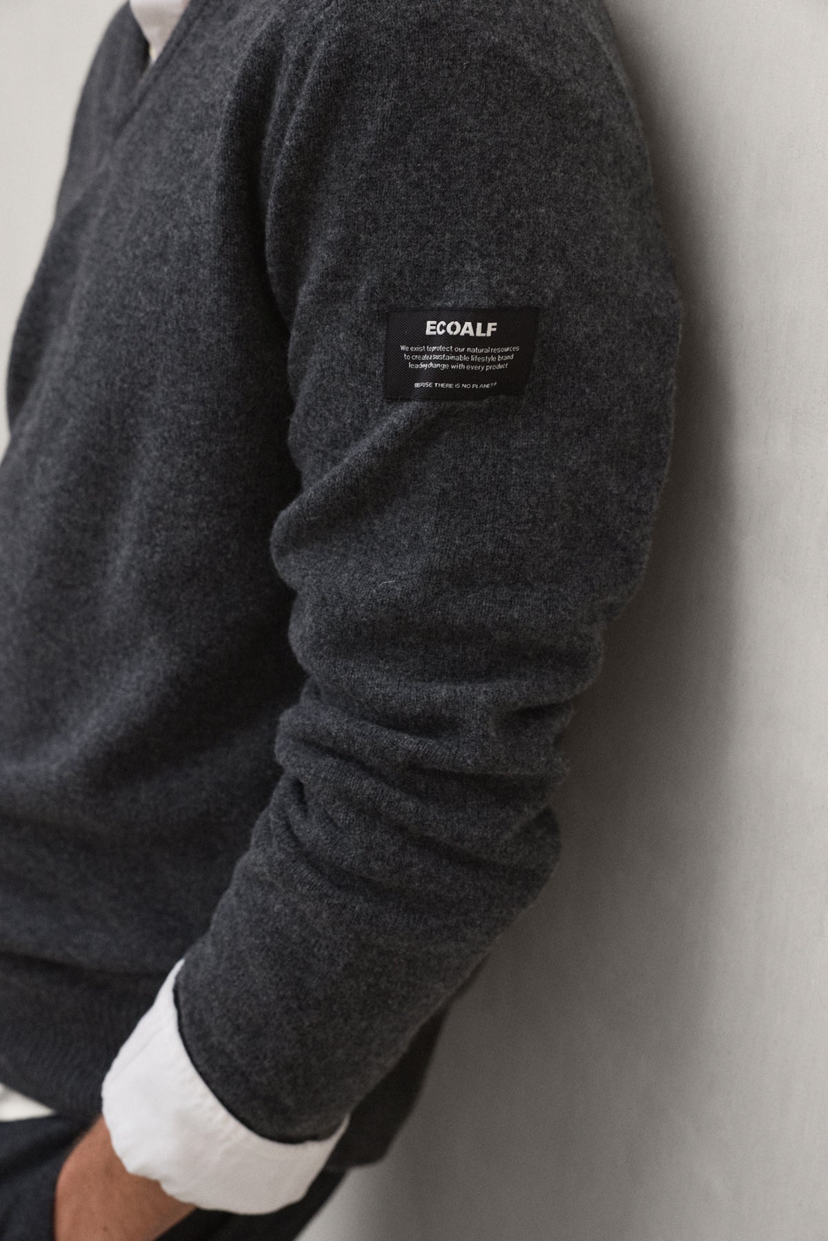 PULLOVER VALLE DUNKELGRAU MIT ETIKETT
