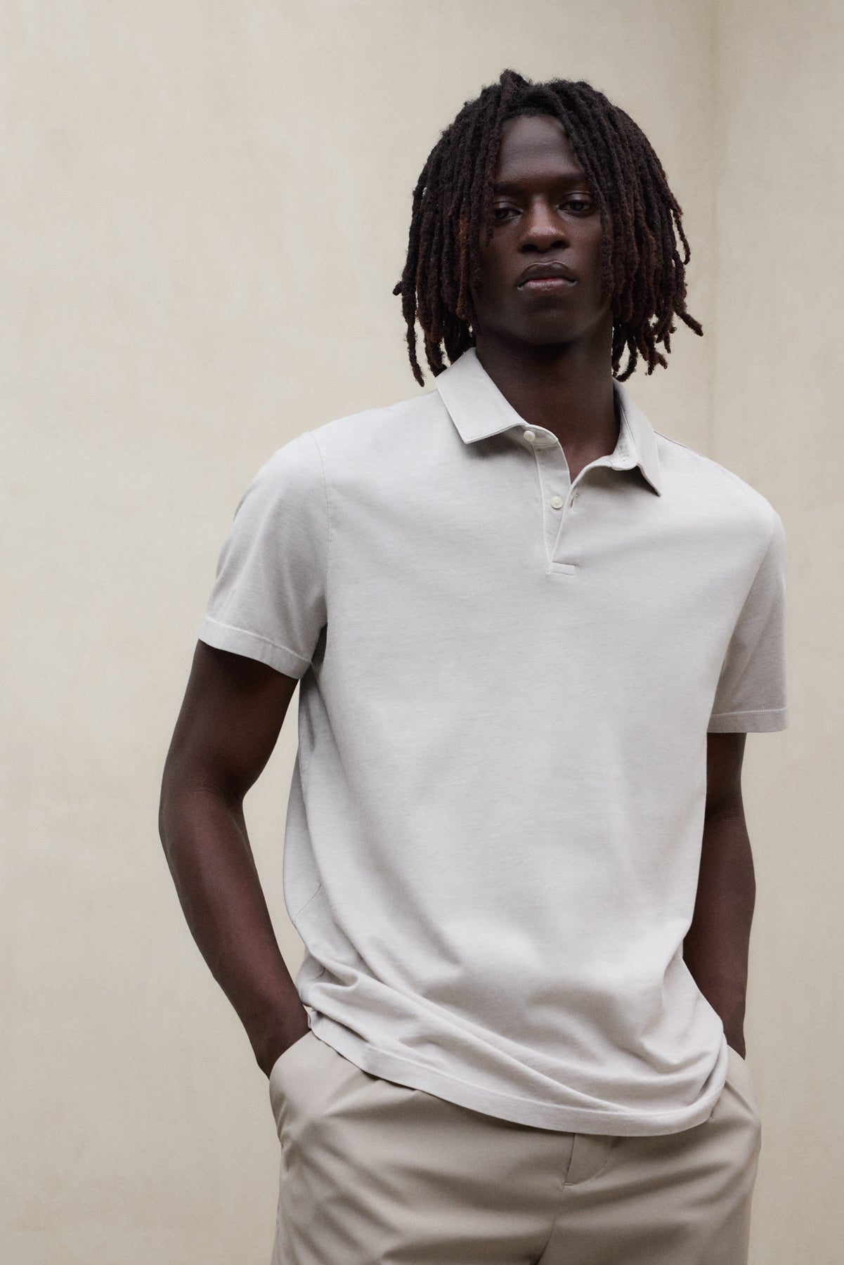 THEO STRICKPOLO IN GRAU