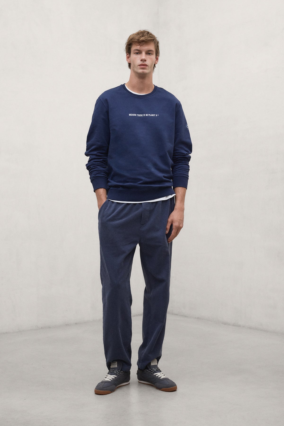 NAVY BLUE DISA SWEATSHIRT