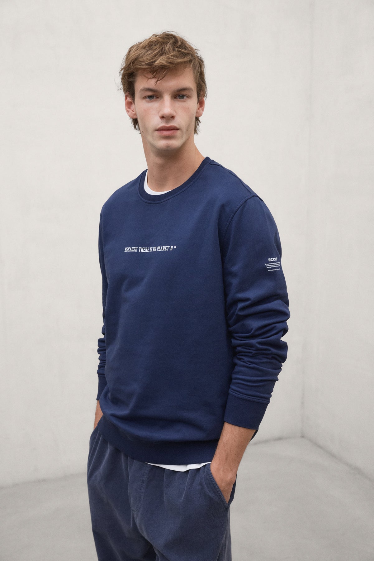 NAVY BLUE DISA SWEATSHIRT