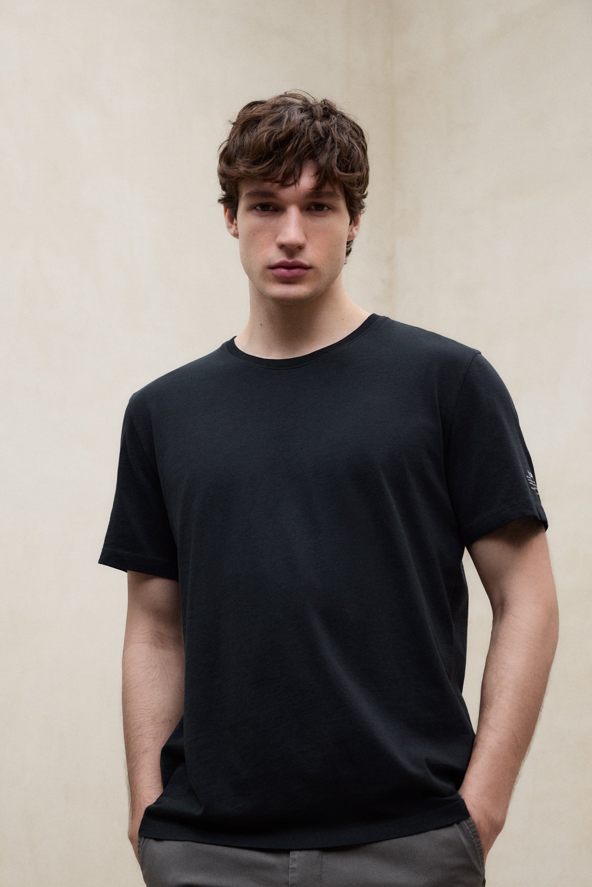 BLACK VENT T-SHIRT
