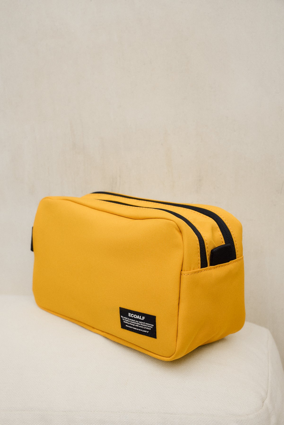 YELLOW UNISEX SPORTS TOILETRY BAG