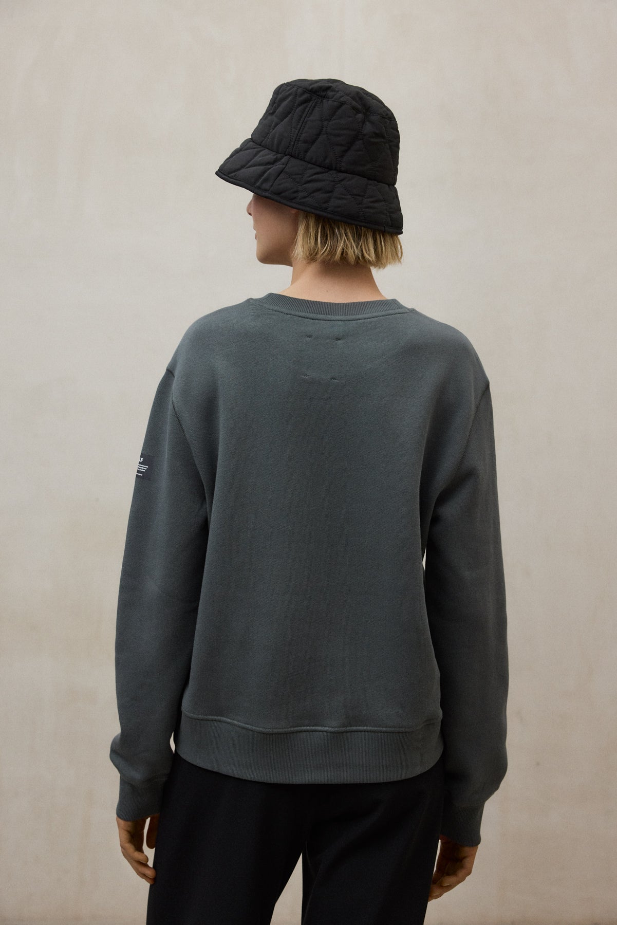 BLACK FLOCK BUCKET HAT