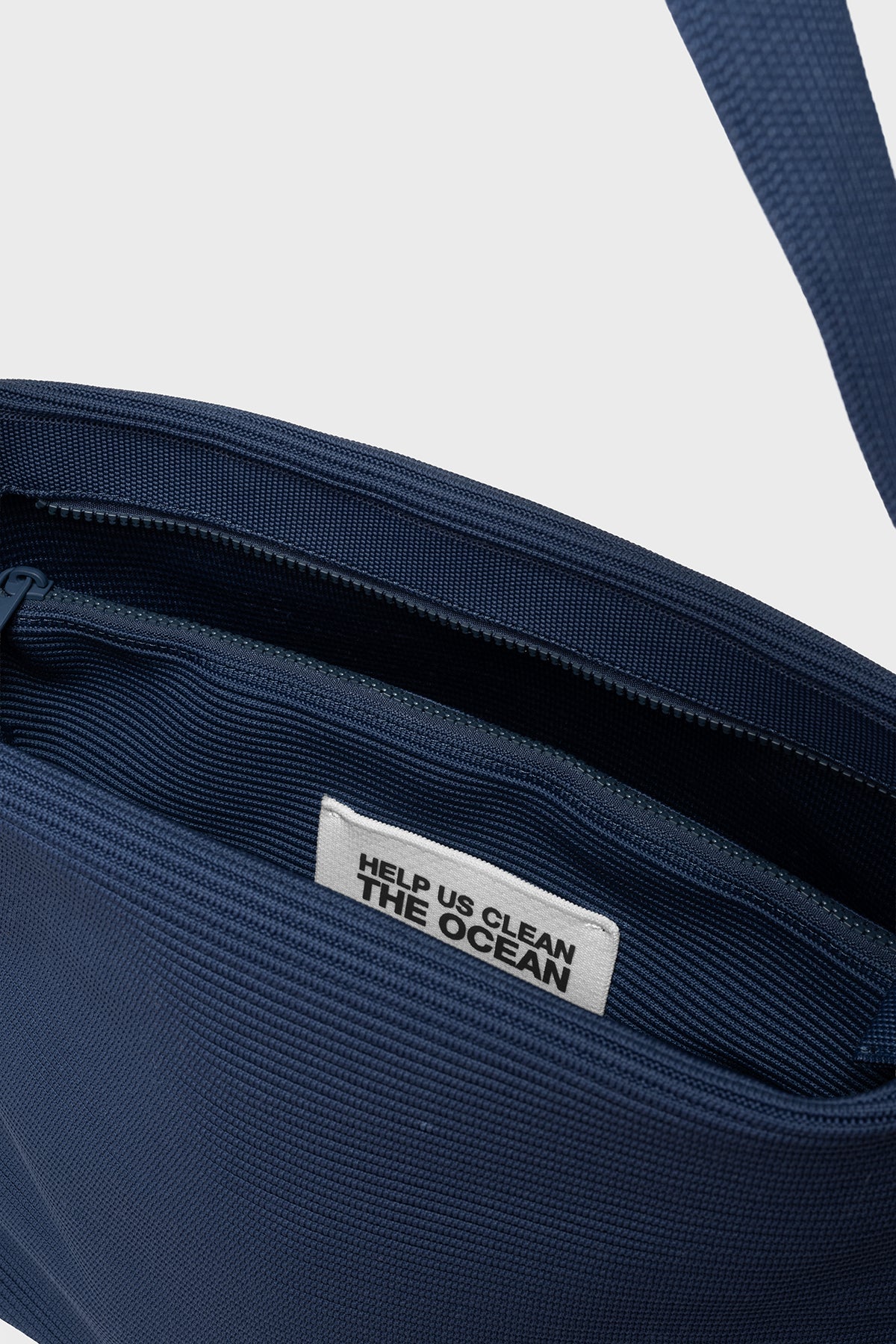 BEUTELTASCHE TIKA BLAU