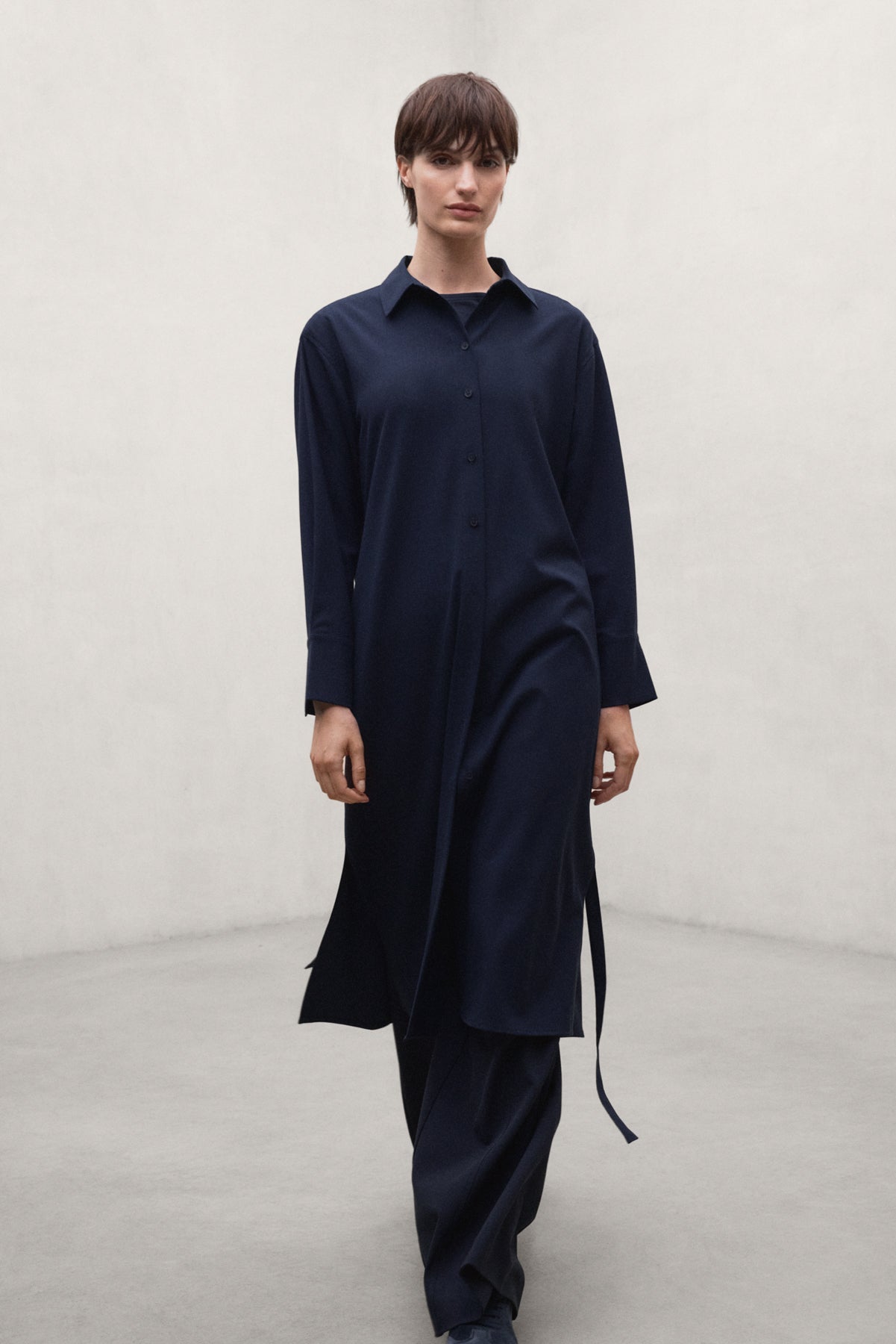 KAORI-KLEID IN MARINEBLAU