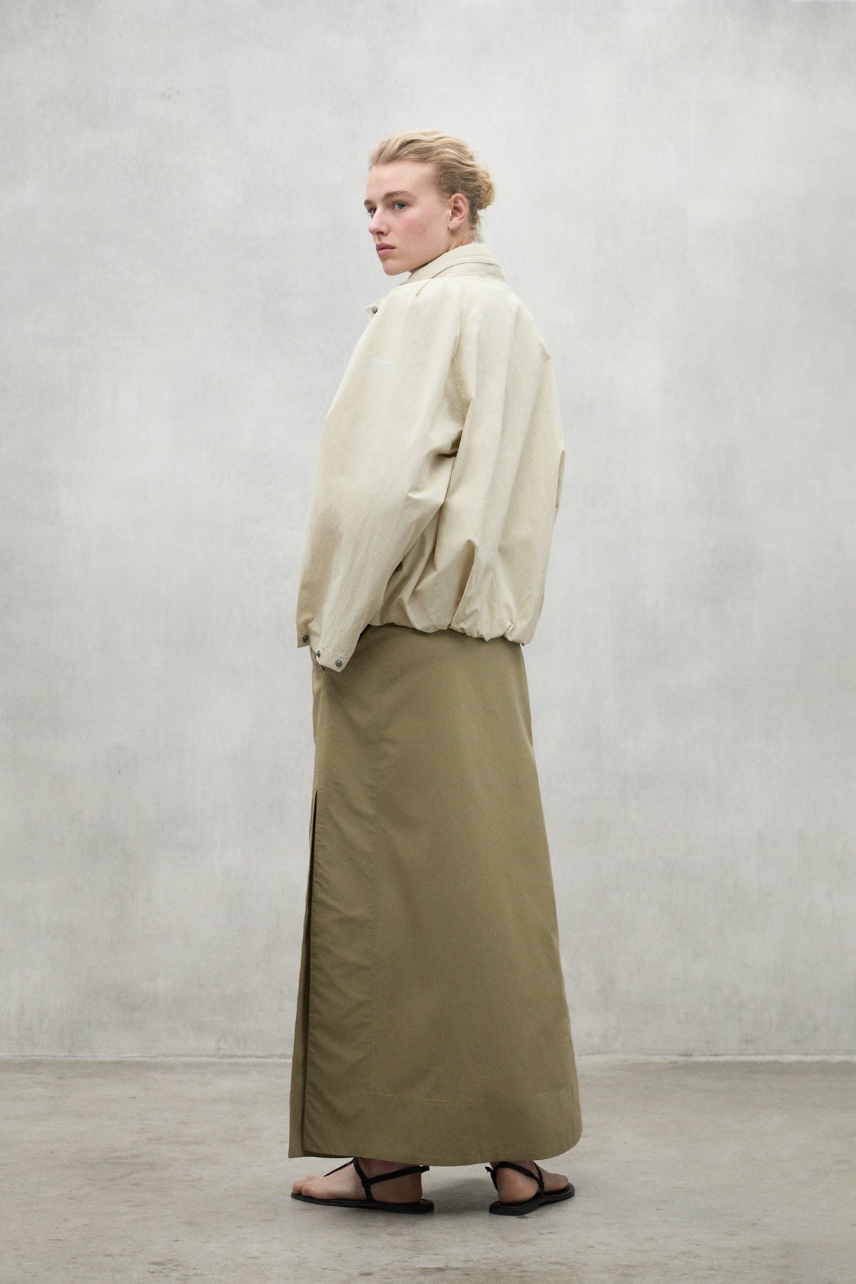 CHAQUETA BELUMUT BEIGE