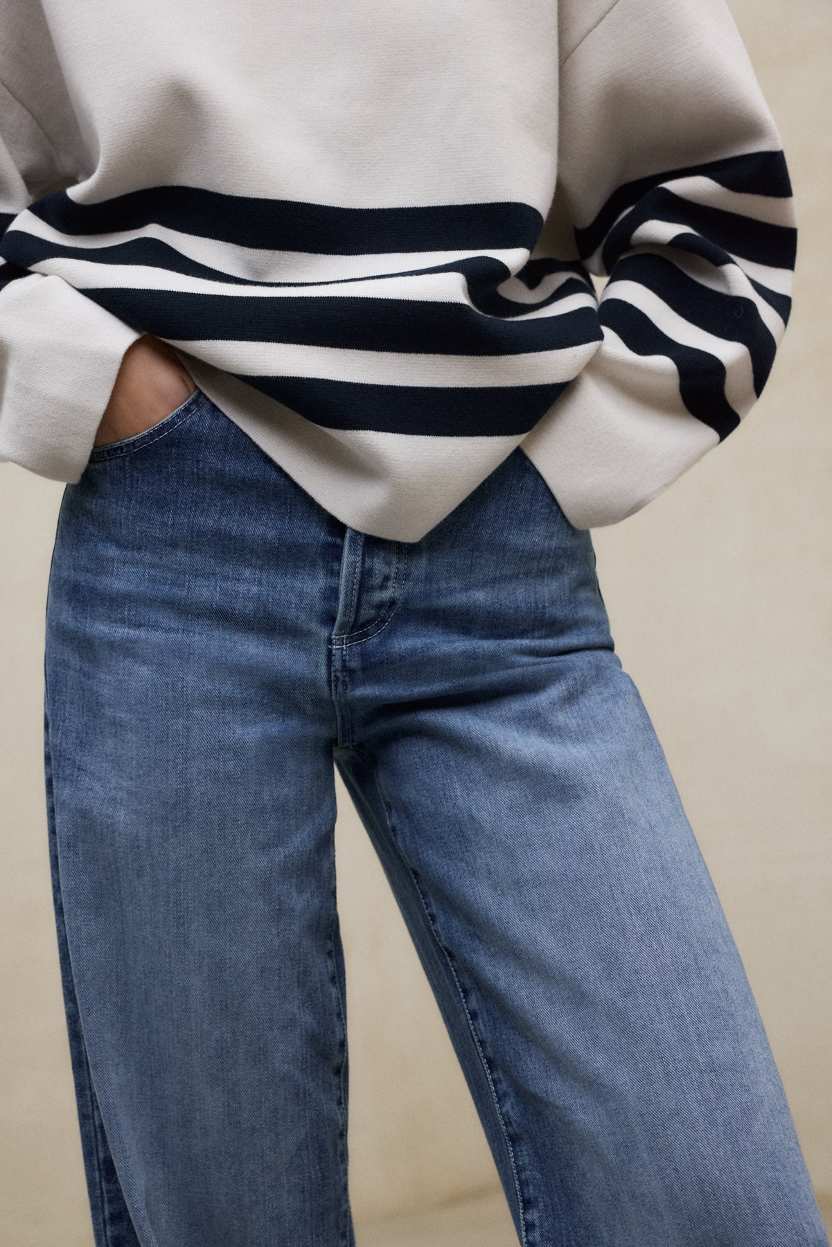 WHITE KOA SWEATER