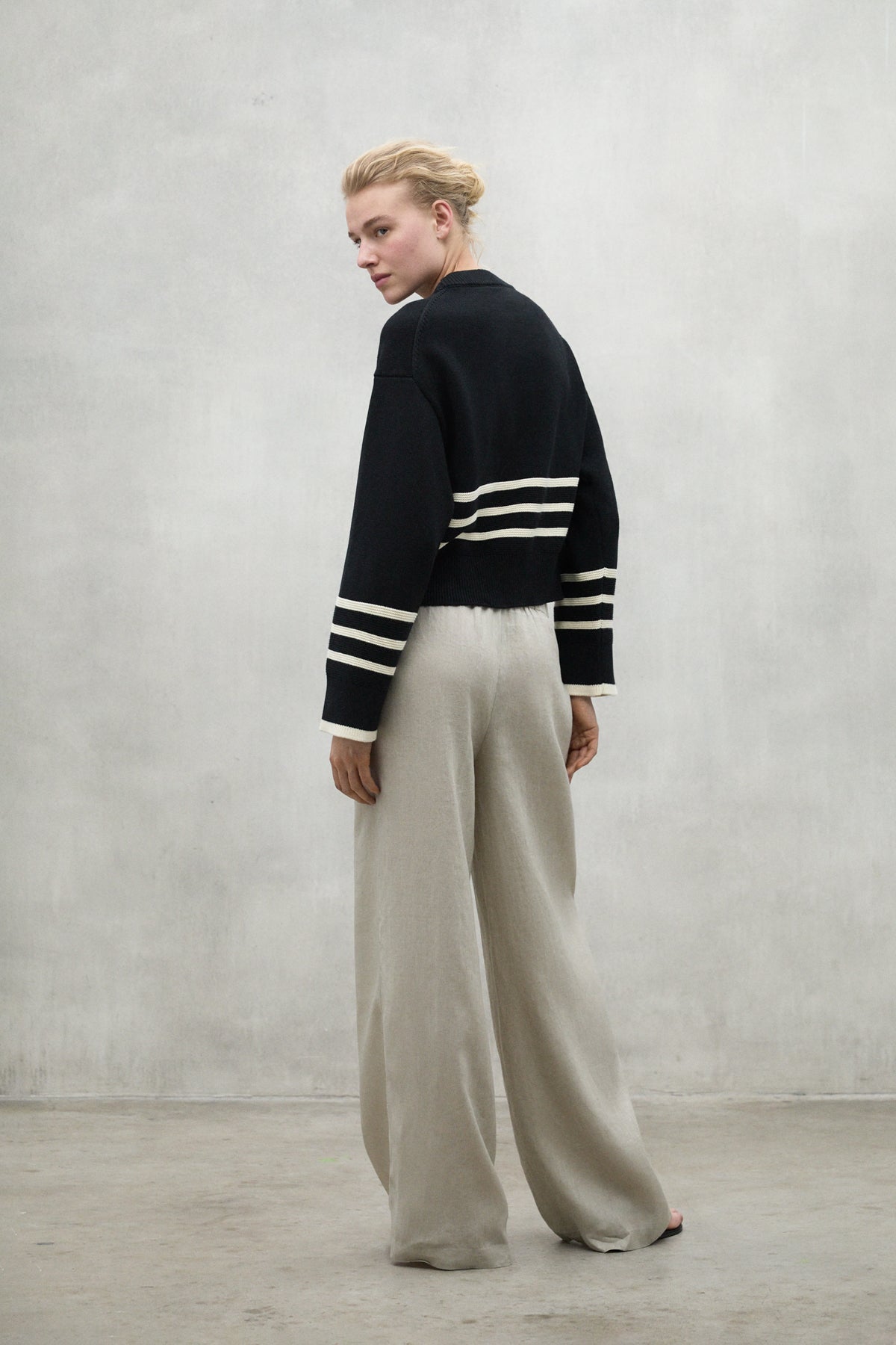 BLACK LANYU SWEATER
