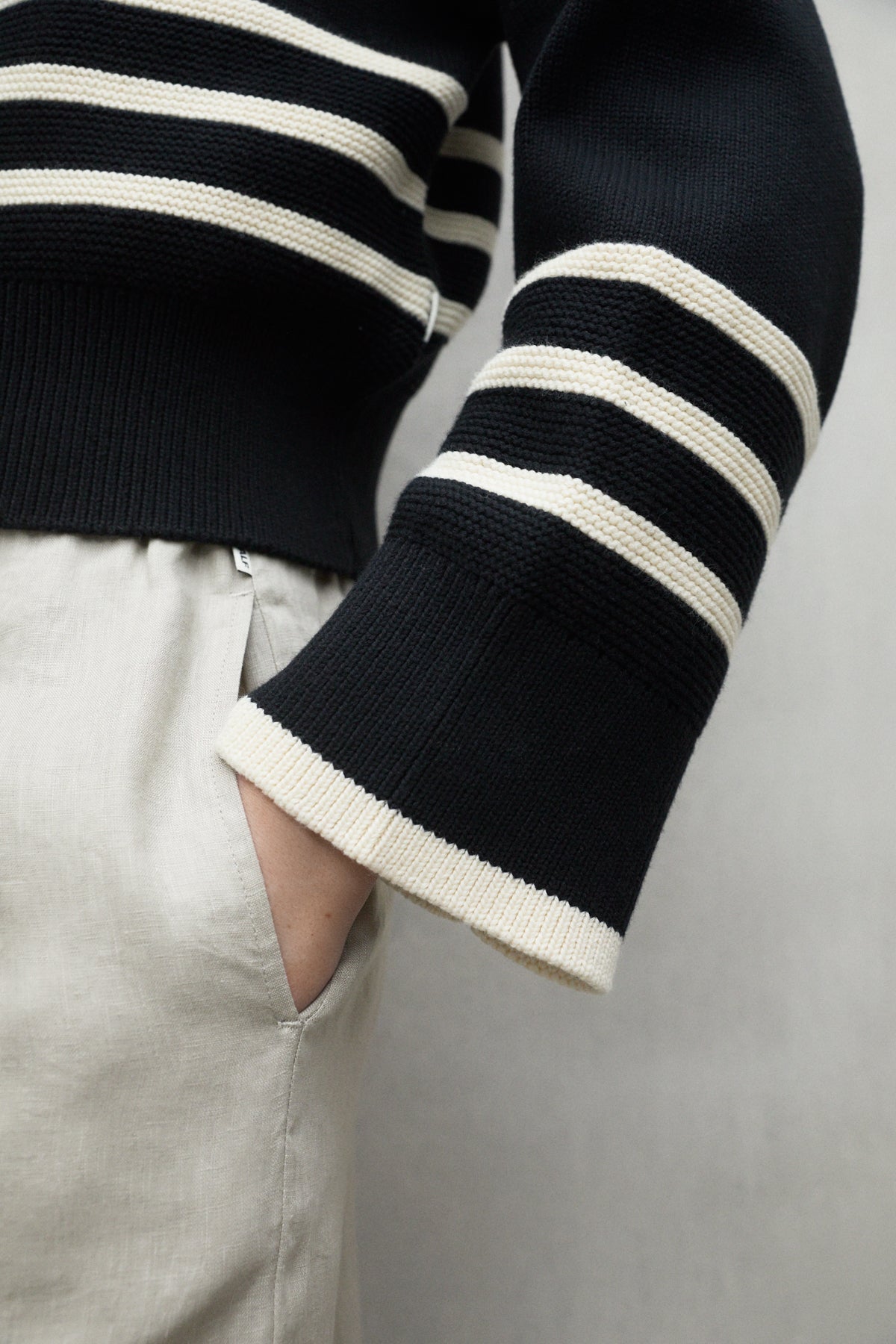 BLACK LANYU SWEATER