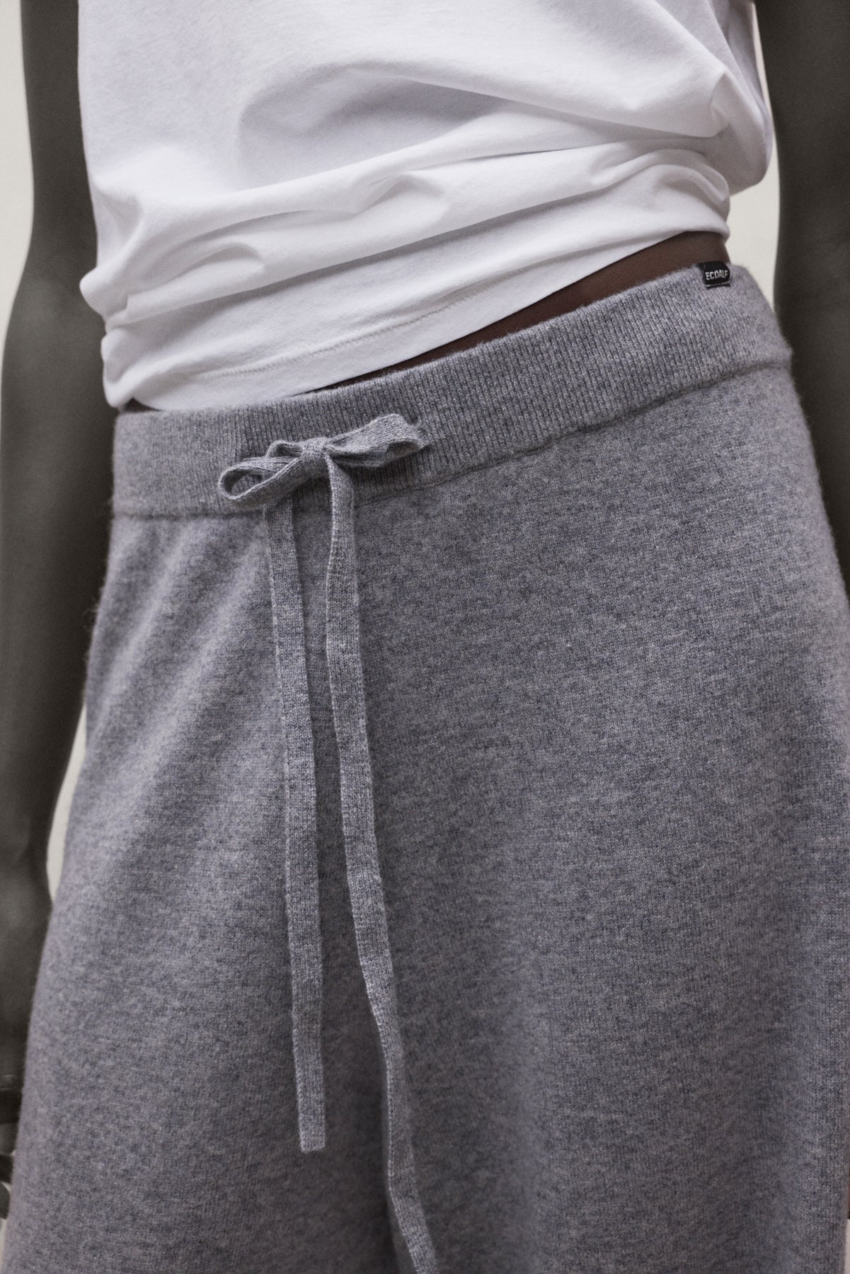 HOSE MILLAN GRAU