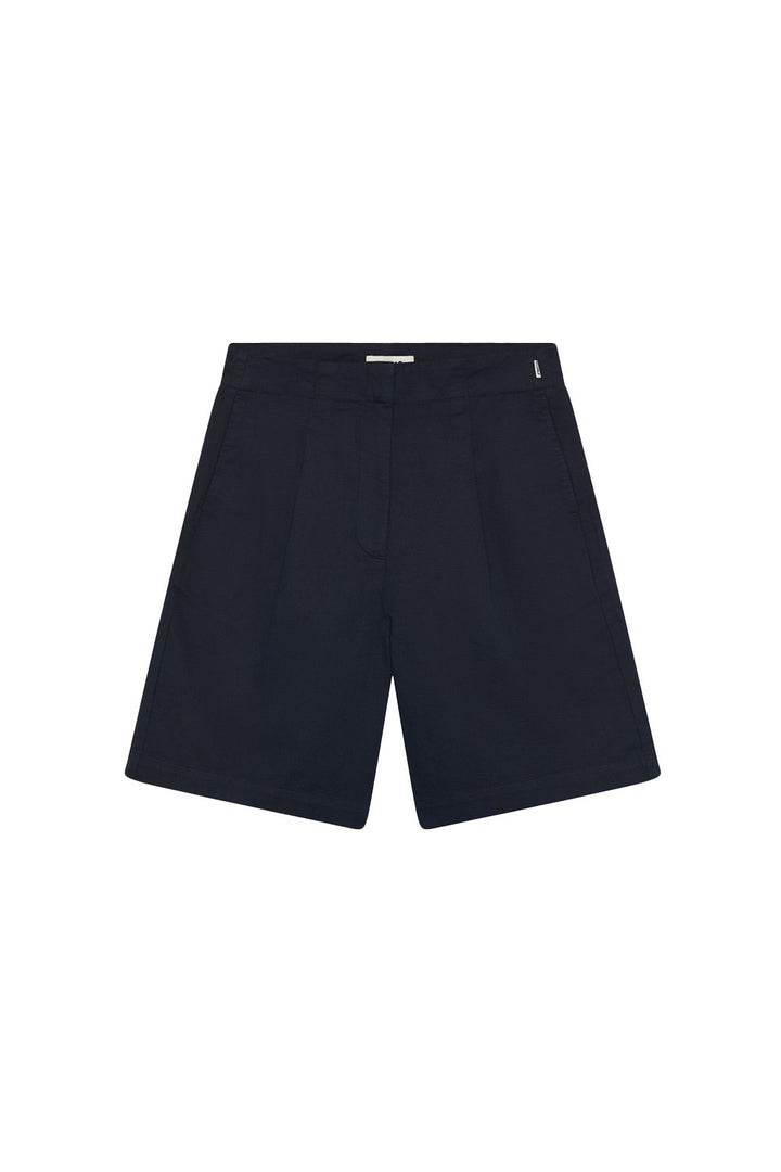Unos shorts de Ecoalf azul oscuro sostenibles de corte recto con bolsillos laterales y cintura estándar.