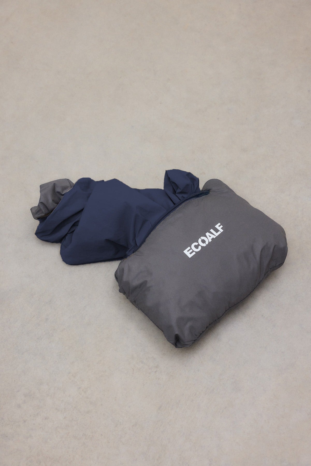 CAZADORA PACKABLE EOLI AZUL MARINO