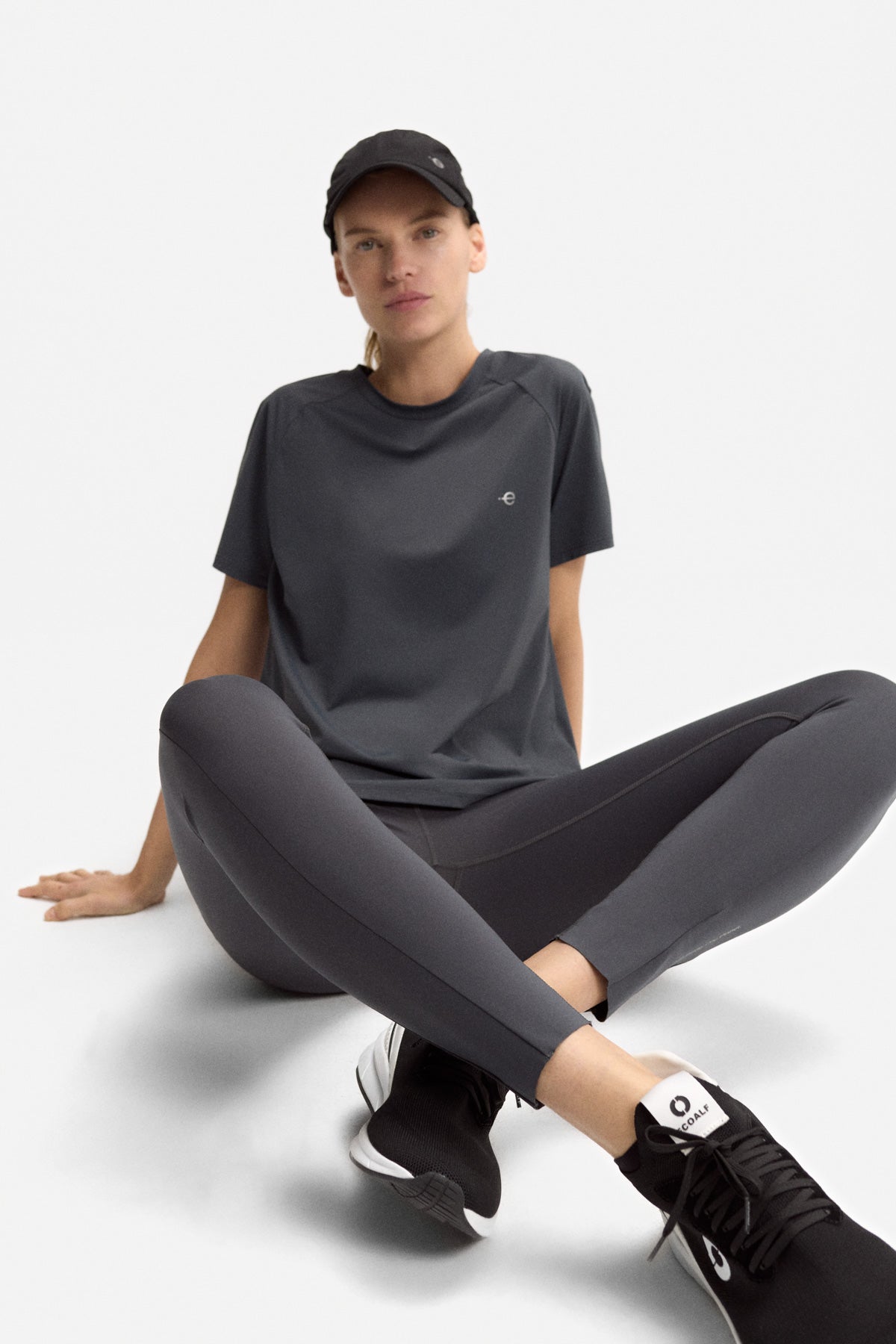 AMSTERDAM PERFORMANCE T-SHIRT GREY