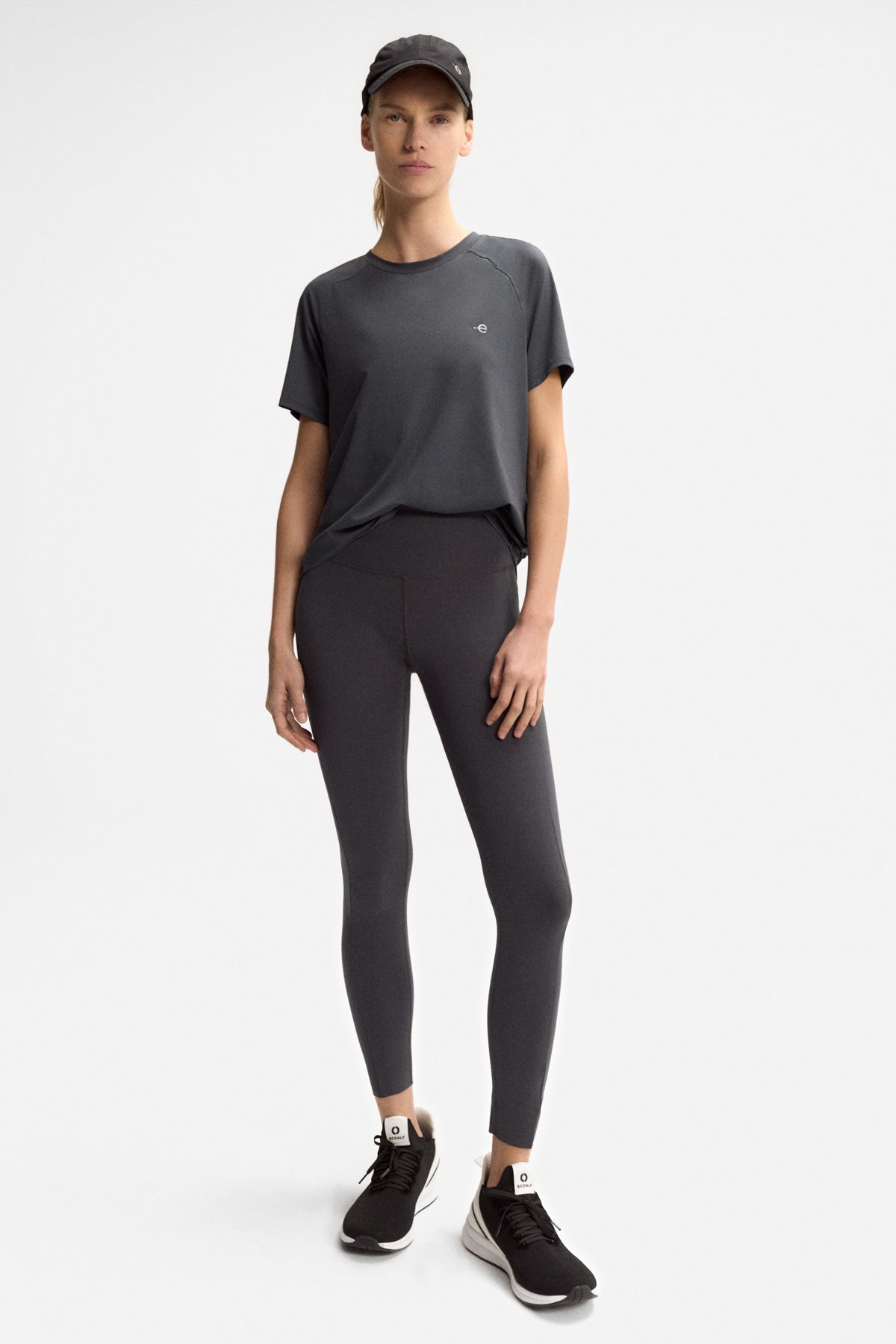 AMSTERDAM PERFORMANCE T-SHIRT GREY
