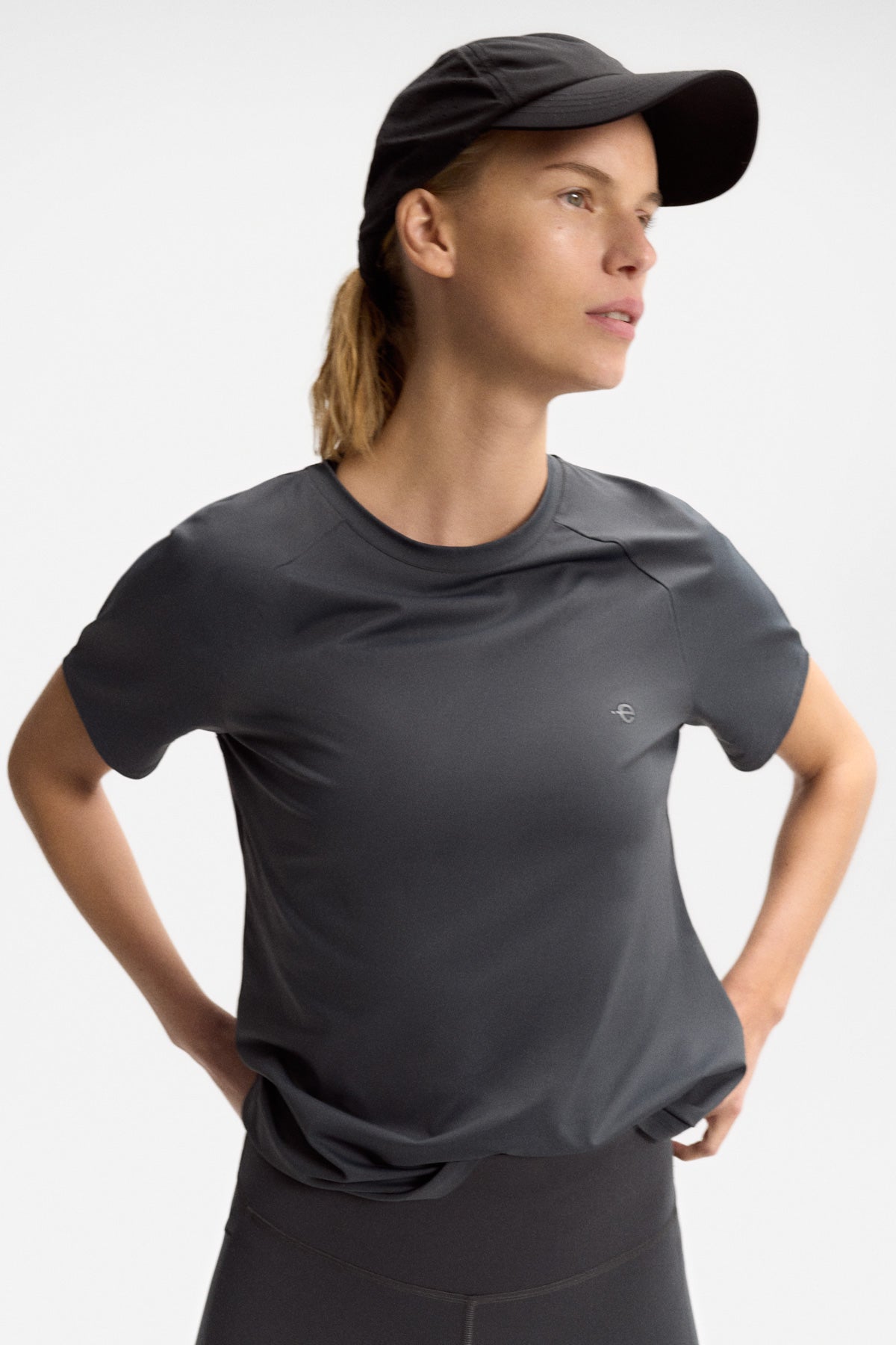 AMSTERDAM PERFORMANCE T-SHIRT GREY